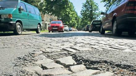 Buckelpiste bleibt erhalten. Die Mangerstraße zwischen Mühlentor und Otto-Nagel-Straße wird nicht saniert. Die Stadtverordneten lehnten gestern alle Pläne für einen Ausbau mit Geld aus dem Konjunkturpaket II ab.