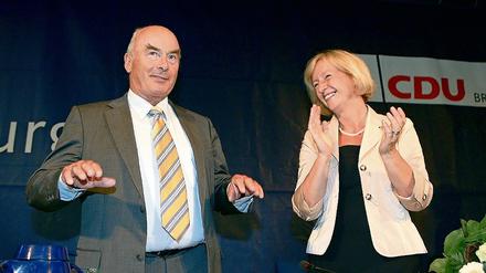 Dank in Fülle. Innenminister Jörg Schönbohm und die CDU-Landesvorsitzende Johanna Wanka.