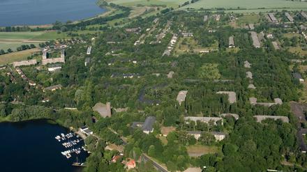 Die Luftaufnahme zeigt die Gebäude der am Krampnitzsee gelegenen ehemaligen Krampnitz-Kaserne in Potsdam.