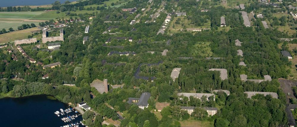 Die Luftaufnahme zeigt die Gebäude der am Krampnitzsee gelegenen ehemaligen Krampnitz-Kaserne in Potsdam.
