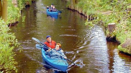 Starke Strömung. Paddler haben’s schwer – Rückfahrt nur noch mit Motor.