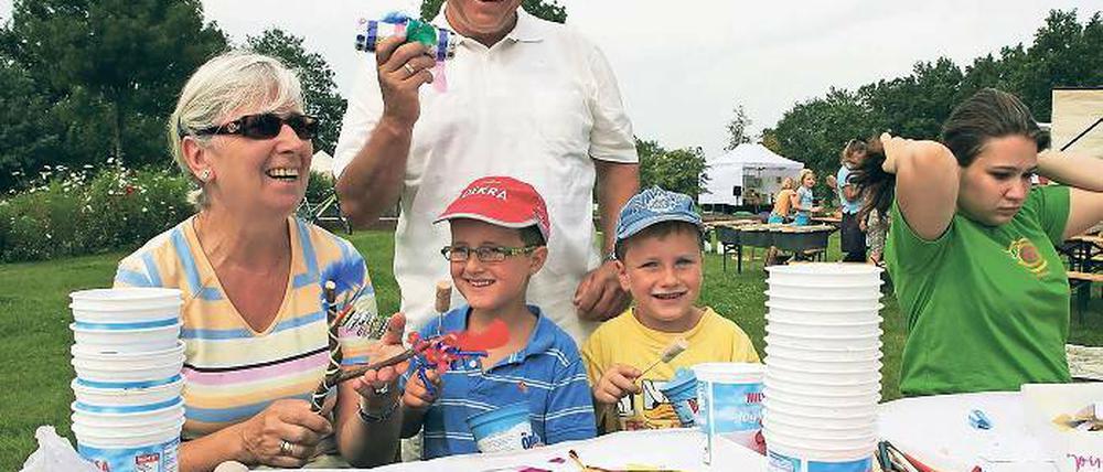 Recycling. Aus Verpackung konnten Instrumente gebastelt werden.