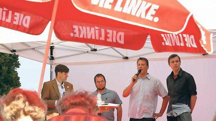 Nichts zu verbessern? Für ihre Politik bekam die Linke in ihrer Bürgerumfrage gute Noten, Wirtschaftskompetenz allerdings trauen ihr nach wie vor viele nicht zu. Linke-Kreischef Sascha Krämer (mit Mikrofon) will das ändern.
