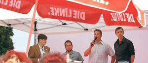 Nichts zu verbessern? Für ihre Politik bekam die Linke in ihrer Bürgerumfrage gute Noten, Wirtschaftskompetenz allerdings trauen ihr nach wie vor viele nicht zu. Linke-Kreischef Sascha Krämer (mit Mikrofon) will das ändern.