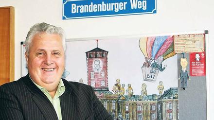 Hatte gut Lachen. Heinz Vietze durfte nach der Wende bleiben – er saß schon vorher als SED-Funktionär auf dem Brauhausberg im „Kreml“, dem späteren Landtag. Und wegen seiner Vita samt Stasi-Akte wurde er auch nicht weiter behelligt.