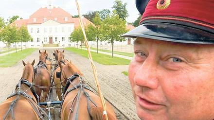 Geadelt durch die neue Aufgabe: Kutscher Klaus Eckert vom Gestüt Neustadt/Dosse wird das junge Preußen-Paar in seiner Kutsche mit sechs davor gespannten Pferden der Rasse Brandenburger transportieren.