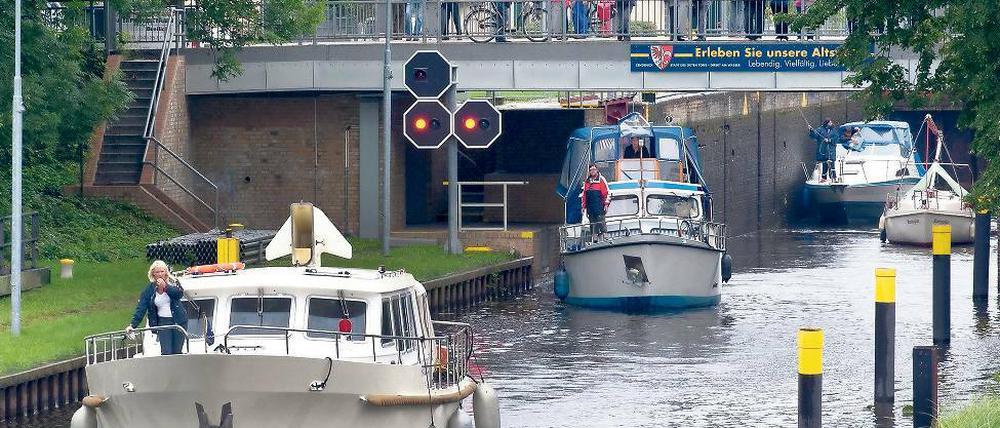 Auf großer Fahrt. Immer mehr Hobby-Kapitäne sind ohne Führerschein auf brandenburgischen Gewässern unterwegs. Einzige Voraussetzung: eine dreistündige Unterweisung.