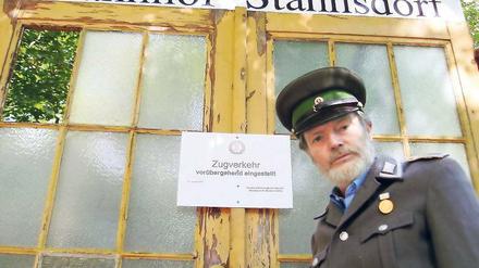 In DDR-Kluft erschienen: Der Stahnsdorfer Gerhard Petzholtz.