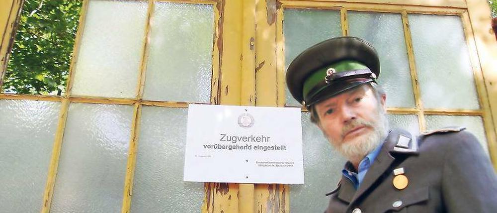 In DDR-Kluft erschienen: Der Stahnsdorfer Gerhard Petzholtz.