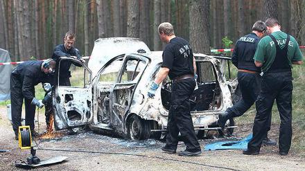 Im Auto verbrannt. In diesem Wrack wurden die Leichen der Mädchen entdeckt.