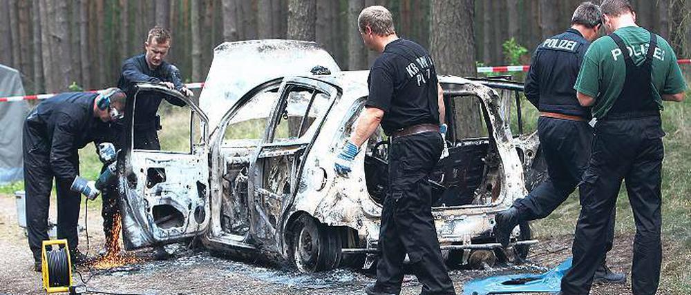 Im Auto verbrannt. In diesem Wrack wurden die Leichen der Mädchen entdeckt.