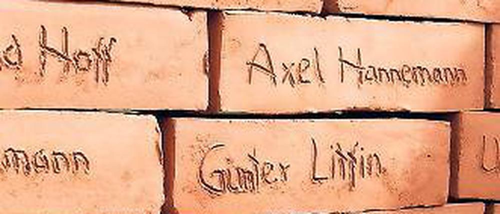 In Glindower Stein gemeißelt: Die Namen der Grenztoten.