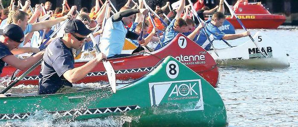Action auf dem Wasser. Mehr als 1 000 Akteure aus Betrieben, Parteien, Botschaften sowie Potsdamer Sportvereinen und Bundesligateams werden am Sonntag ins Boot steigen.