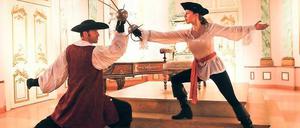 En garde! Die Recken von Fechtmeister Gerd Borho (zuletzt für „Anonymus“ und „Die drei Musketiere in 3D“ vor der Kamera) lassen in der Filmparknacht die Klingen tanzen.