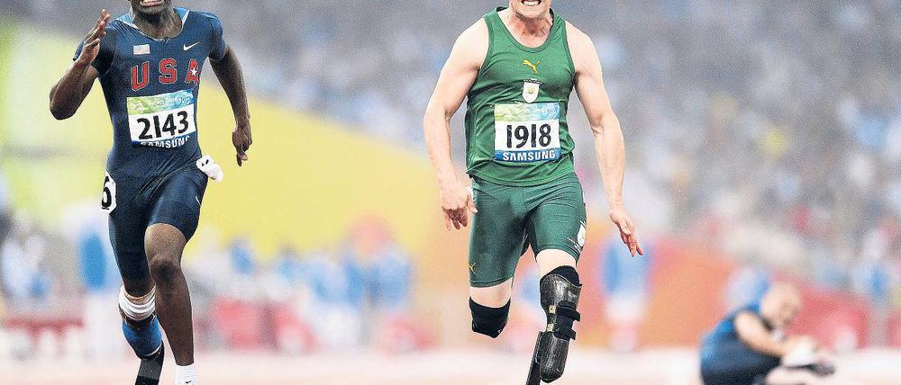 Nicht zu stoppen. Der Südafrikaner Oscar Pistorius gewinnt einen seiner Titel bei den Paralympics 2008 in Peking. Bei der Leichtathletik-WM im August in Südkorea darf er nach vielen Bemühungen gegen Nichtbehinderte laufen.