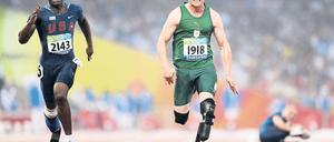 Nicht zu stoppen. Der Südafrikaner Oscar Pistorius gewinnt einen seiner Titel bei den Paralympics 2008 in Peking. Bei der Leichtathletik-WM im August in Südkorea darf er nach vielen Bemühungen gegen Nichtbehinderte laufen.