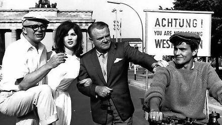Billy Wilder mit Pamela Tiffin, James Cagney und Horst Buchholz, v.l.