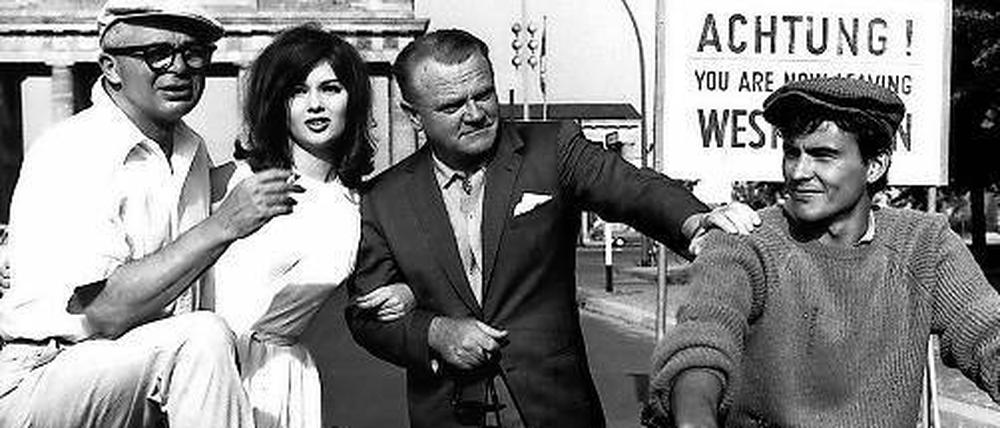 Billy Wilder mit Pamela Tiffin, James Cagney und Horst Buchholz, v.l.