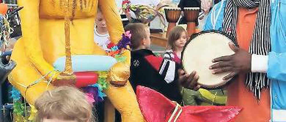 Löwe, Fuchs und Krokodil. Die bunte Parade zog gestern durch Drewitz.