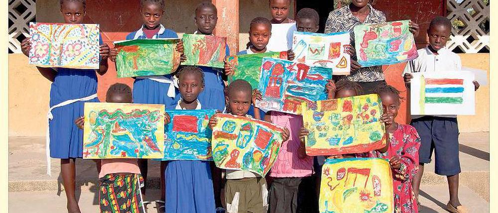 Malen in Afrika. Die kleinen Künstler aus Kartong.