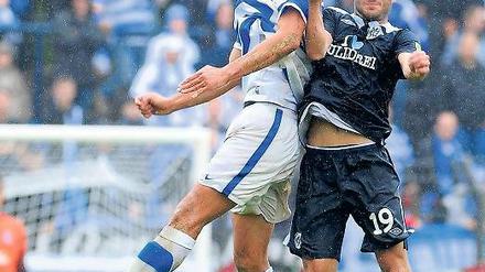 Neu, aber schon ein Aktivposten. Benjamin Kauffmann (rechts), hier im DFB-Pokal-Duell am Samstag mit Duisburgs Jiayi Shao, sorgt als Flügelflitzer bereits für wichtige Akzente im Babelsberger Spiel und will mit Nulldrei heute daheim gegen Erfurt punkten.