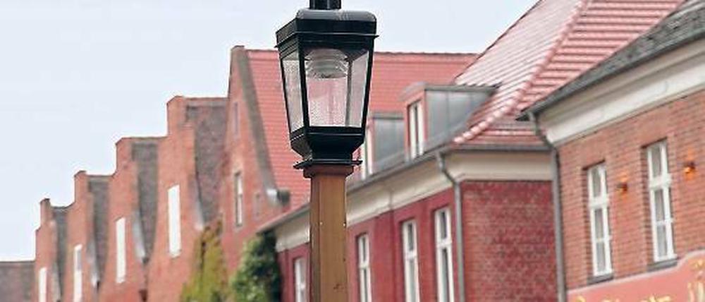 Lichttest. In der Benkertstraße leuchten ab sofort auch LED-Leuchten.