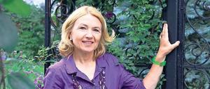Gartenenthusiastin. Die Potsdamer Gartenbuchautorin und Journalistin Christa Hasselhorst in ihrem Garten auf Hermannswerder.