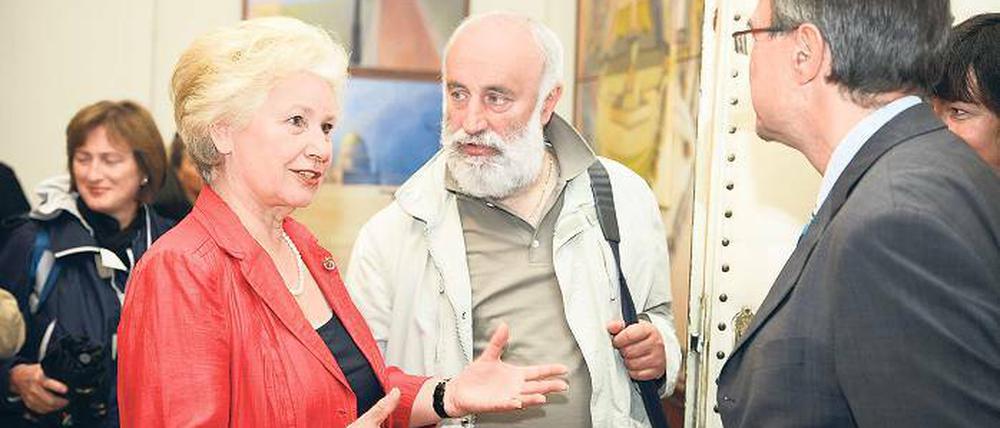 Zu Besuch. Maria Luise Döring und Orfeo Ambrosi im Gespräch mit Bürgermeister Burkhard Exner (v.l.n.r.).