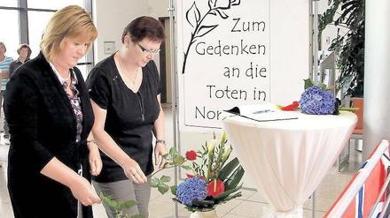 Eng verbunden. Viele Kleinmachnower Einwohner kamen zum Rathaus, um sich in das Kondolenzbuch einzutragen.