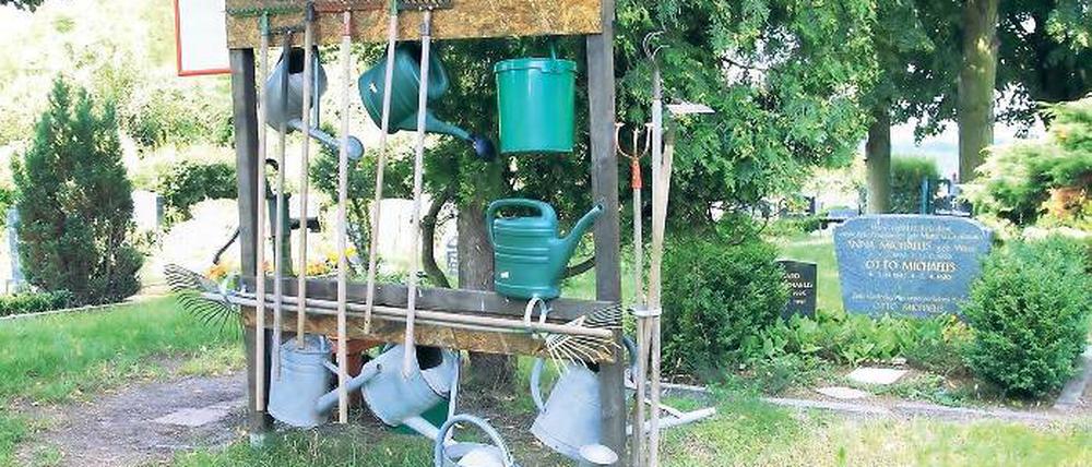 Nur ein bis zwei Beerdigungen im Jahr. Der von der evangelischen Kirchengemeinde verantwortete Friedhof, einen Kilometer außerhalb von Grube, mit seinen 130 Gräbern wird ehrenamtlich betreut.