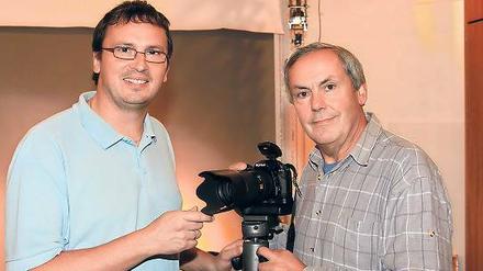 Silberhochzeit mit der eigenen Firma. Raimond (l.) und Michael Utech führen ihr Fotogeschäft seit 25 Jahren. Auch die PNN ließen bei ihnen entwickeln.
