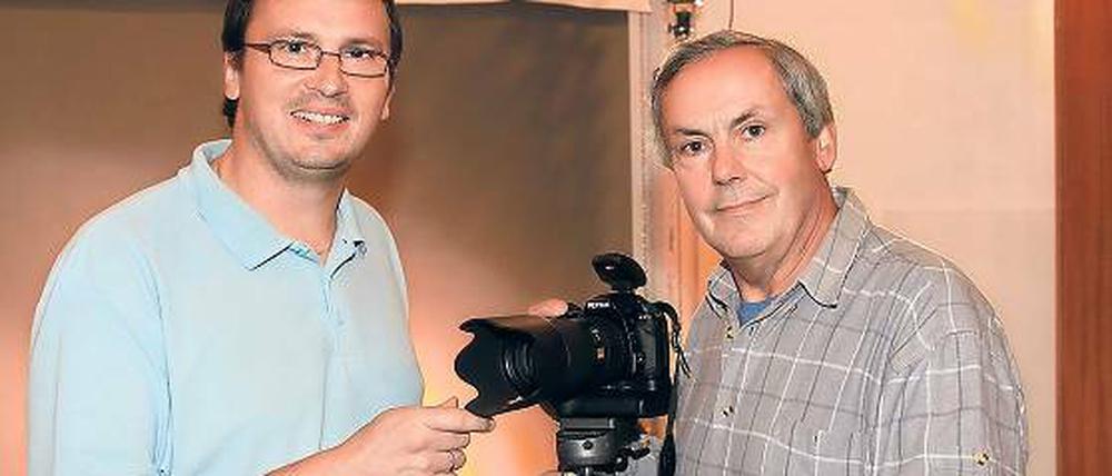 Silberhochzeit mit der eigenen Firma. Raimond (l.) und Michael Utech führen ihr Fotogeschäft seit 25 Jahren. Auch die PNN ließen bei ihnen entwickeln.