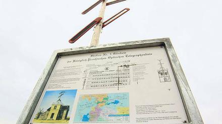 Wiederholt das Ziel von Randalierern: Der optische Telegraf samt Infotafel auf dem Glindower Fuchsberg.