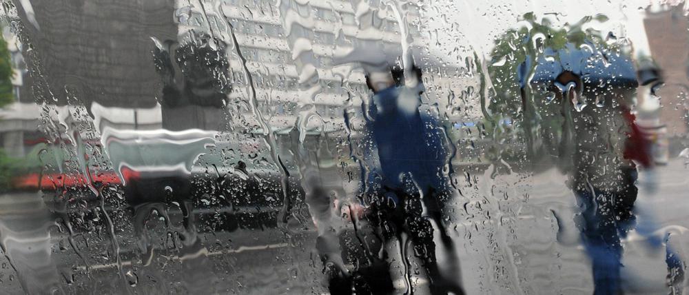 Sintflutartiger Regen statt Sommersonne: Tief „Otto“ hat am Mittwoch im Südosten Brandenburgs für starke Niederschläge gesorgt.
