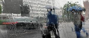 Sintflutartiger Regen statt Sommersonne: Tief „Otto“ hat am Mittwoch im Südosten Brandenburgs für starke Niederschläge gesorgt.