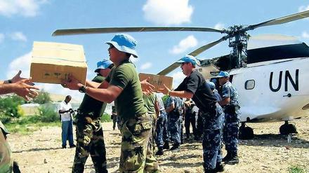 Abwägungsfragen. Nach dem Erdbeben in Haiti im Jahr 2010 stellte sich die Frage, wie die knappen finanziellen Mittel verwendet werden sollen: Wie viel Geld kann in den Sofortaufbau fließen, wie viel in teure Frühwarnsysteme? In solchen Situationen ist eine gute Kommunikation zwischen Wissenschaft und Politik wichtig.