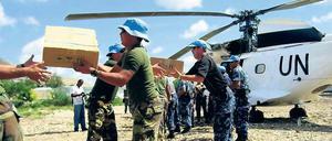 Abwägungsfragen. Nach dem Erdbeben in Haiti im Jahr 2010 stellte sich die Frage, wie die knappen finanziellen Mittel verwendet werden sollen: Wie viel Geld kann in den Sofortaufbau fließen, wie viel in teure Frühwarnsysteme? In solchen Situationen ist eine gute Kommunikation zwischen Wissenschaft und Politik wichtig.