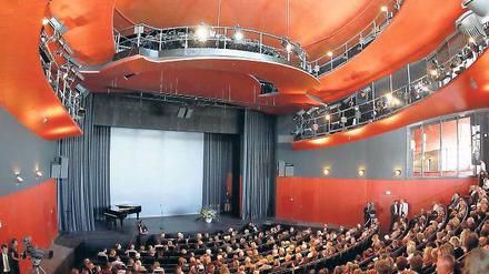 Prestigeprojekt. Auch der Neubau des Hans Otto Theaters in der Schiffbauergasse ist mit Hauptstadtmitteln finanziert worden. Ab 2012 dreht das Land den Geldhahn zu. Das bringt Kultur und Sport in Potsdam in Bedrängnis.