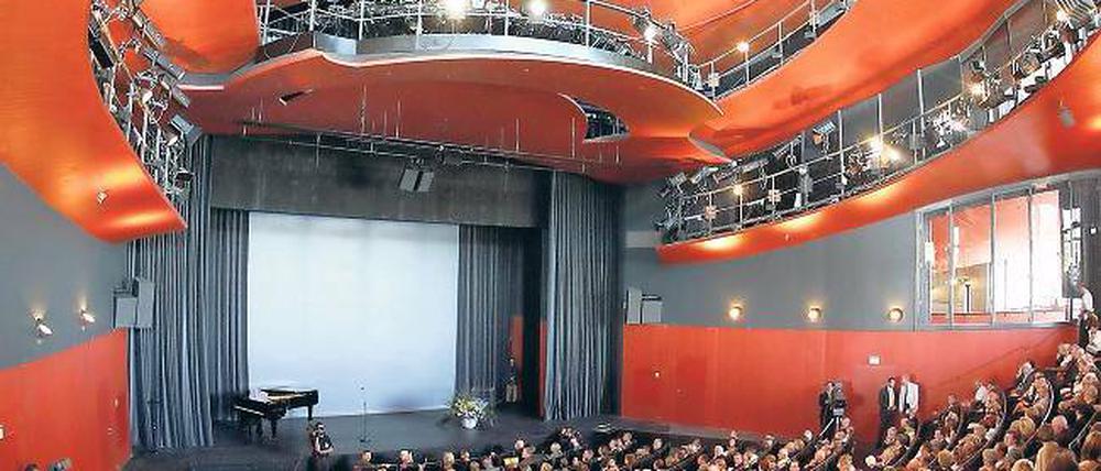 Prestigeprojekt. Auch der Neubau des Hans Otto Theaters in der Schiffbauergasse ist mit Hauptstadtmitteln finanziert worden. Ab 2012 dreht das Land den Geldhahn zu. Das bringt Kultur und Sport in Potsdam in Bedrängnis.