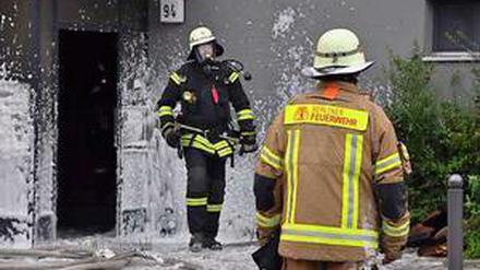 17.07.2011: Am frühen Morgen gegen 6.30 Uhr entdeckt ein Polizist Rauchschwaden aus einer Tür eines Wohnhauses in der Bernauer Straße in Mitte. In dem Keller des Hauses war ein...