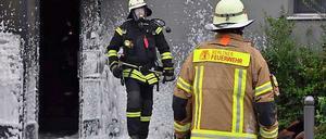 17.07.2011: Am frühen Morgen gegen 6.30 Uhr entdeckt ein Polizist Rauchschwaden aus einer Tür eines Wohnhauses in der Bernauer Straße in Mitte. In dem Keller des Hauses war ein...