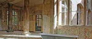 Die Beelitzer Heilstätten waren einst das größte sowjetische Militärhospital außerhalb der UdSSR. Fotograf Axel Hansmann entdeckt ihren morbiden Charme neu.