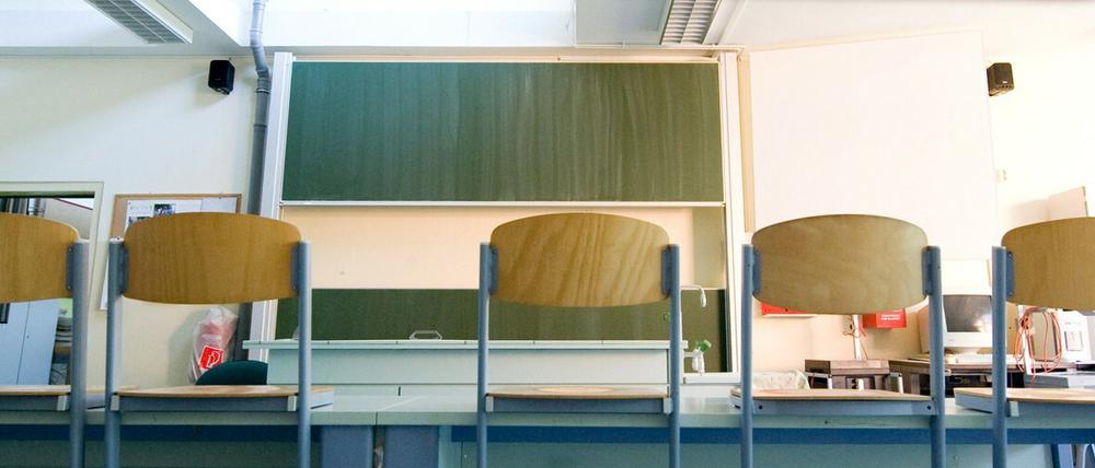 Auch in den staatlichen Schulen sind Kürzungen in den Personalbudgets geplant. Grüne und FDP werfen der Bildungsministerin „Plan- und konzeptionsloses Vorgehen“ vor.