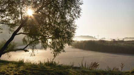 Erste Sommerstrahlen. Der Havelkanal bei Buckow-Karpzow, Brandenburg.