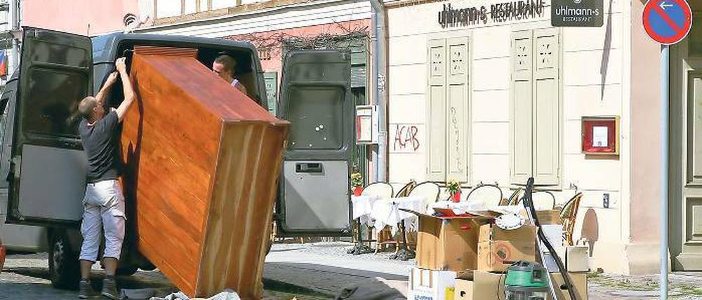 Ausgeräumt. Möbeltransport vor Uhlmanns in der Jägerstraße.