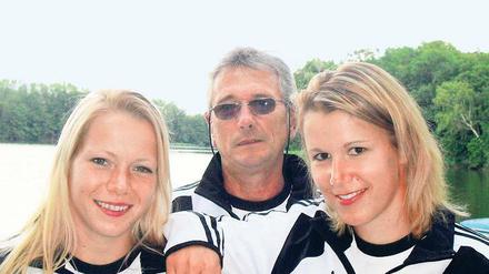 Neues Erfolgsgespann. Franziska Weber vom KC Potsdam (rechts) und Tina Dietze vom LVB Leipzig mit ihrem Bundestrainer Jochen Zühlke aus Potsdam in Kienbaum am Ufer des Liebenberger Sees.