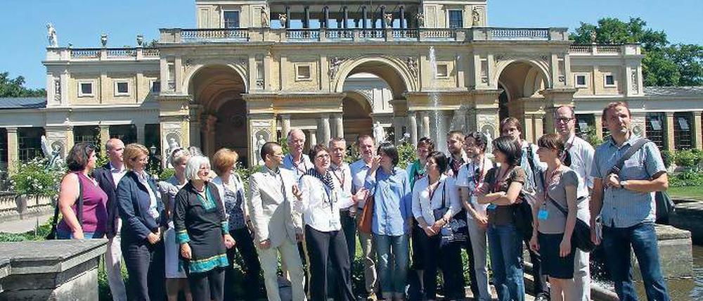 Europas Schloss-Experten. 14 Vertreter der Association of European Royal Residences, einem Dachverband von Europas Schlossverwaltungen, treffen sich eine Woche lang in Sanssouci zum Erfahrungsaustausch.