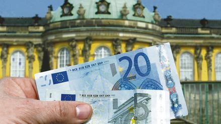 Potsdam und Brandenburg sind schön. Doch offenbar ist es nicht so schön hier, dass Beamte dafür auf Geld verzichten würden. Daher denkt das Finanzministerium über eine neue Buschzulage nach.