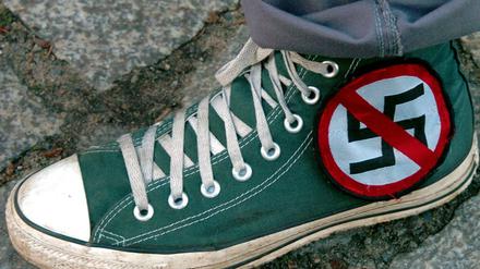 Nach Angriffen auf NPD-Funktionäre in Berlin legten militante Neonazis Brände an von Linken genutzten Häusern. Was beide Flügel antreibt, ist die negative Abgrenzung zum Feind.