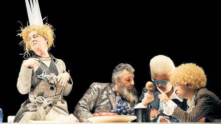 Göttlich feiern. Wie in der Opernproduktion „Il Paride“, lässt es sich immer wieder bei den Musikfestspielen.